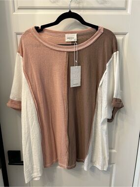ANDREE BY UNIT Three-Tone Scoop oversizedNeck Tee in Dusty Rose, brown and White